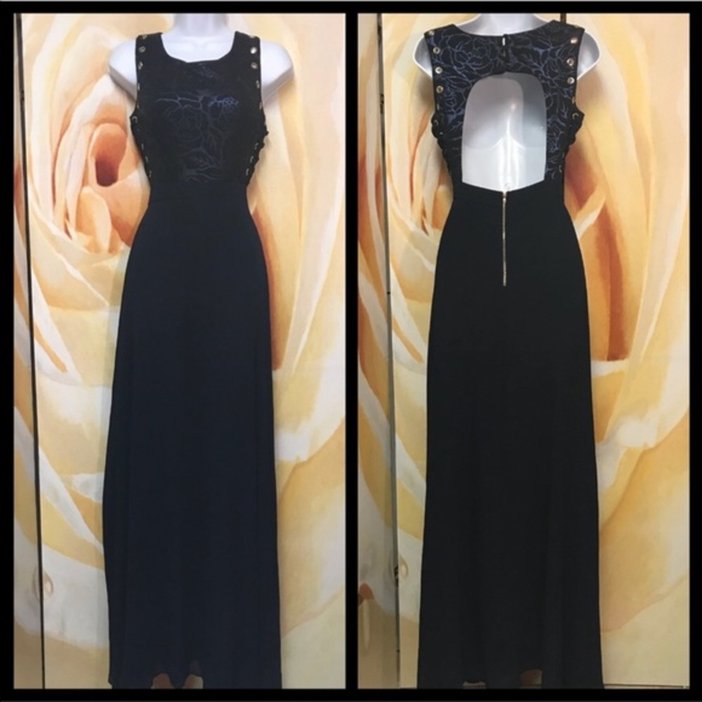 Amazing lace up sides maxi dress
